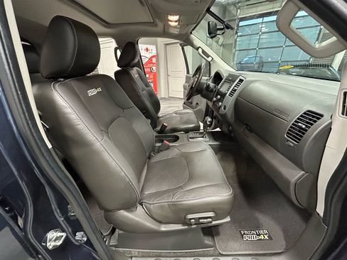Used 2017 Nissan Frontier PRO-4X w/ Pro-4x Luxury Package image 38