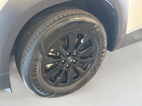 Used 2025 MAZDA CX-50 AWD 2.5 S w/ Premium Package image 11