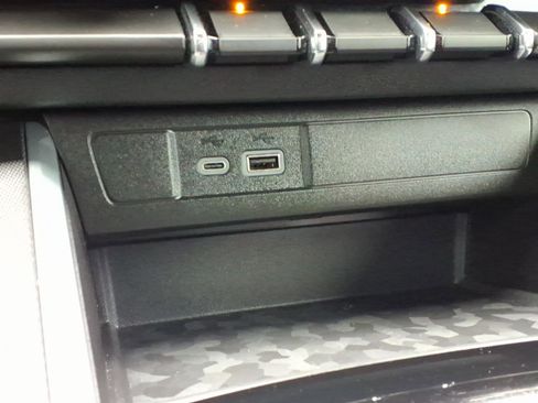 Used 2024 Chevrolet Colorado Trail Boss w/ Technology Package image 24