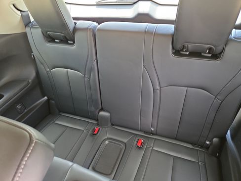Used 2023 INFINITI QX60 Luxe w/ Performance Audio Package FWD image 9
