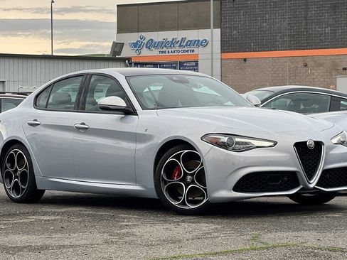 Used 2022 Alfa Romeo Giulia Ti image 2