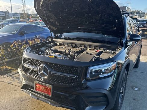 Used 2023 Mercedes-Benz GLB 250 4MATIC image 1