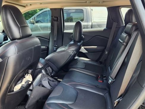 Used 2017 Jeep Cherokee Trailhawk w/ Comfort/Convenience Group AWD/4WD image 8