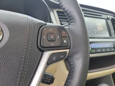 Used 2019 Toyota Highlander Limited Platinum FWD image 26