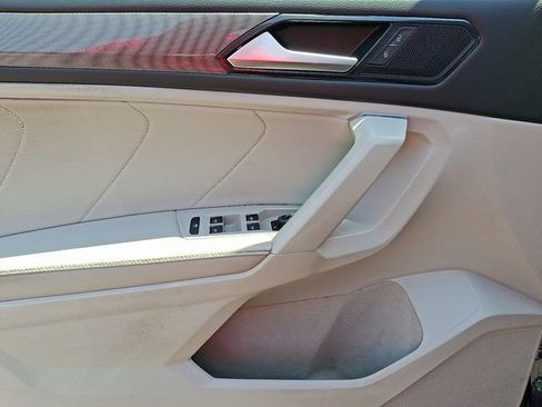 Used 2023 Volkswagen Tiguan SE w/ Panoramic Sunroof Package AWD/4WD image 13