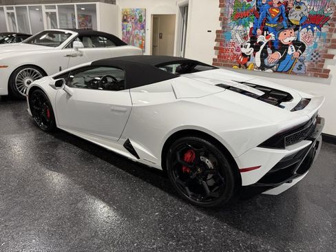 Used 2022 Lamborghini Huracan EVO image 4