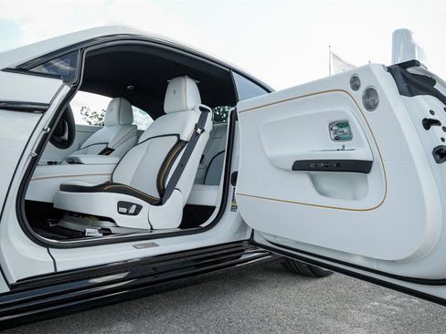 New 2025 Rolls-Royce Spectre Black Badge image 18