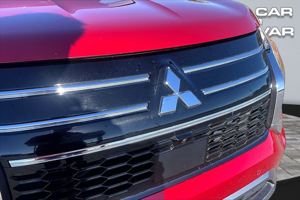 Used 2025 Mitsubishi Outlander AWD image 28