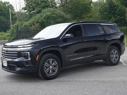 Used 2025 Chevrolet Traverse LT AWD/4WD image 12