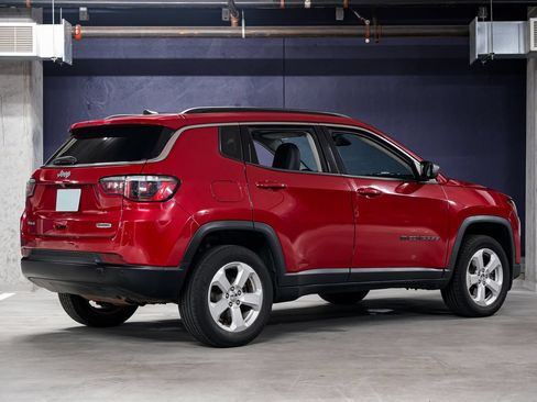 Used 2018 Jeep Compass Latitude w/ Popular Equipment Group AWD/4WD image 4