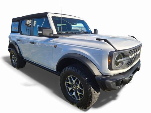 Used 2023 Ford Bronco Badlands image 2