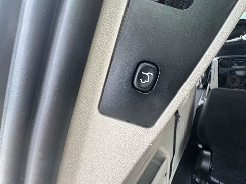 Used 2012 Chrysler Town & Country Touring-L w/ Entertainment Group #2 image 17