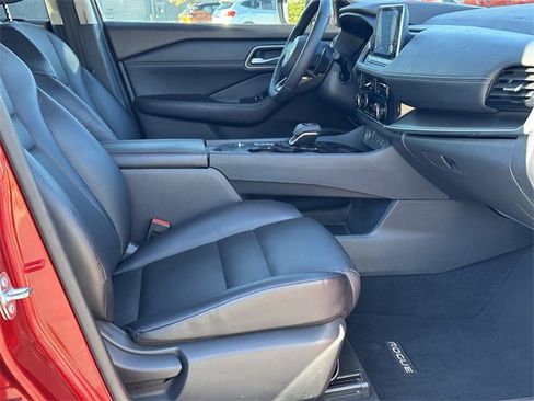 Used 2021 Nissan Rogue SV w/ Premium Package image 12