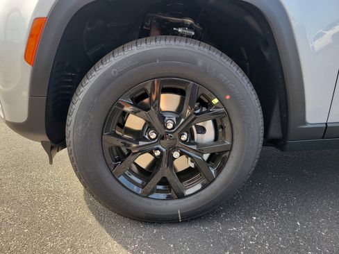 New 2026 Jeep Grand Cherokee L 2WD image 10
