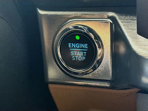 Used 2023 Ford F150 Lariat image 27