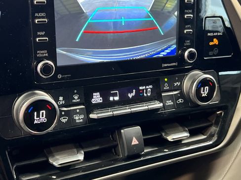 Used 2022 Toyota Highlander L image 21