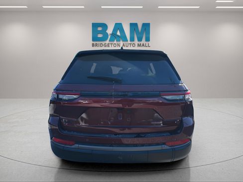 New 2026 Jeep Grand Cherokee Altitude image 6