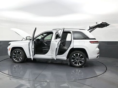 Used 2023 Jeep Grand Cherokee Overland w/ Luxury Tech Group IV RWD image 31