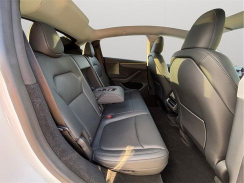 Used 2026 Tesla Model Y Long Range image 39