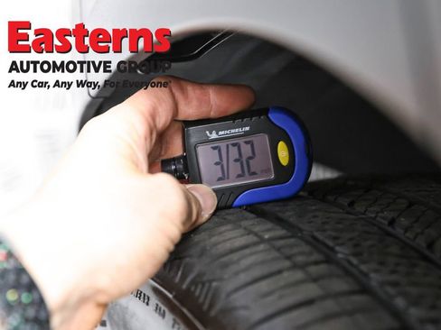 Used 2024 Volkswagen Taos SE image 26