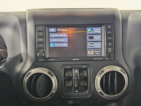 Used 2017 Jeep Wrangler Unlimited Sahara w/ Max Tow Package AWD/4WD image 18