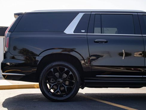 Used 2021 Cadillac Escalade ESV Premium Luxury w/ Driver Assist Tech Package AWD/4WD image 21