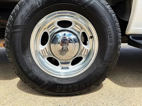Used 2010 Ford E-350 and Econoline 350 XLT RWD image 11