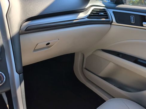 Used 2017 Ford Fusion SE image 22