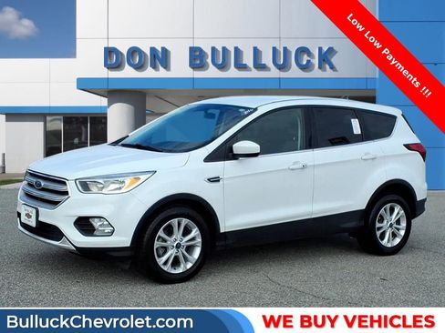 Used 2019 Ford Escape SE image 1