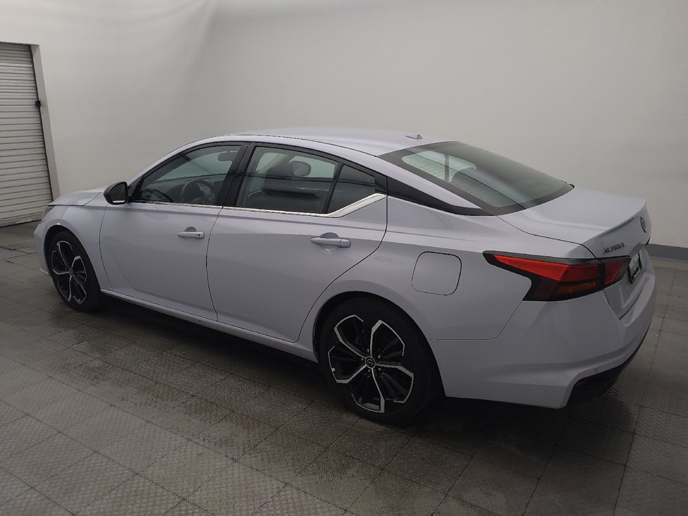Used 2025 Nissan Altima 2.5 SR FWD image 3