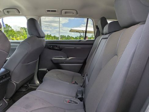 Used 2023 Toyota Highlander L FWD image 18