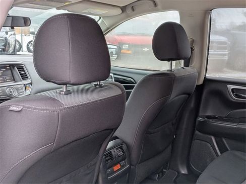 Used 2019 Nissan Pathfinder S image 25