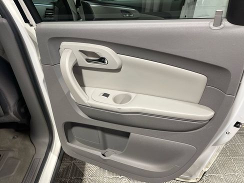 Used 2011 Chevrolet Traverse LT image 16