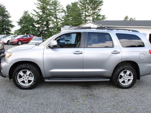 Used 2010 Toyota Sequoia SR5 AWD/4WD image 10