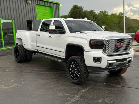 Used 2016 GMC Sierra 3500 Denali w/ Duramax Plus Package image 4