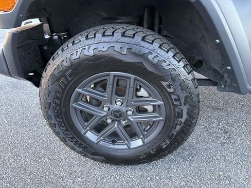Used 2025 Jeep Wrangler Unlimited Sport AWD/4WD image 10
