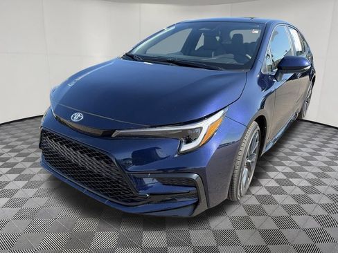 Used 2026 Toyota Corolla SE FWD image 3