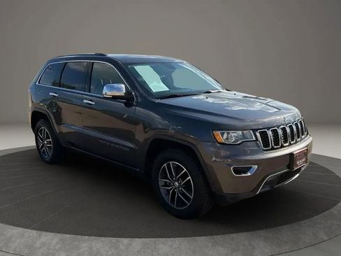 Used 2018 Jeep Grand Cherokee Limited AWD/4WD image 3