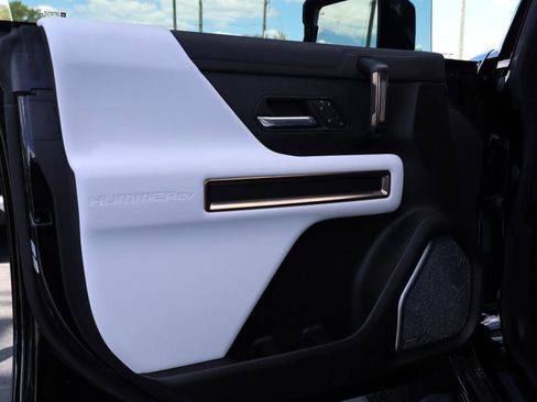 Used 2025 GMC Hummer EV 3X w/ LPO, Sport Package image 5