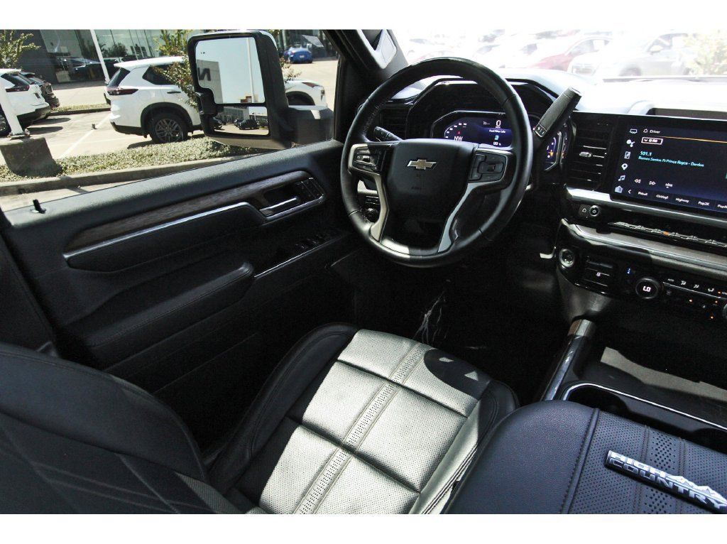 Used 2024 Chevrolet Silverado 2500 High Country AWD/4WD image 9