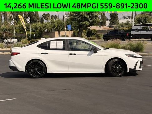 Used 2025 Toyota Camry SE FWD image 4