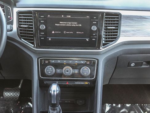 Used 2022 Volkswagen Atlas Cross Sport SE w/ Panoramic Sunroof Package image 14