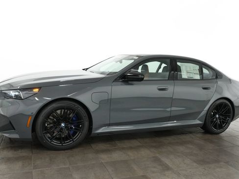 New 2027 BMW M5 w/ Executive Package AWD/4WD image 3