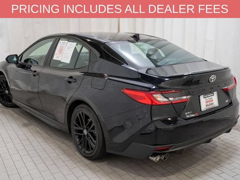 Used 2025 Toyota Camry SE FWD image 3