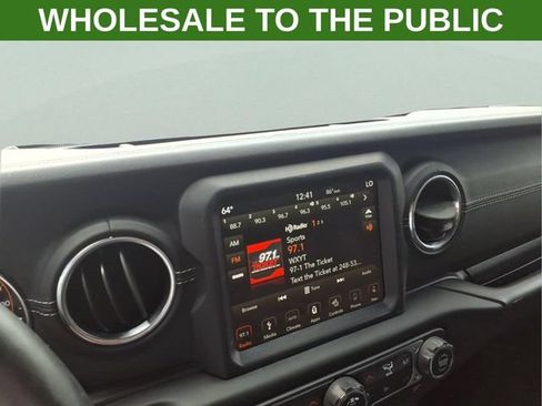 Used 2019 Jeep Wrangler Unlimited Sahara AWD/4WD image 25