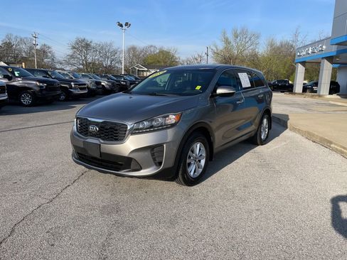Used 2019 Kia Sorento LX image 3