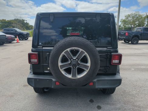 Used 2019 Jeep Wrangler Unlimited Sahara image 7