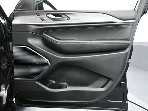 Used 2022 Jeep Grand Cherokee Overland w/ Luxury Tech Group IV image 51