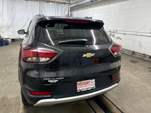 Used 2021 Chevrolet TrailBlazer LT w/ Convenience Package FWD image 6
