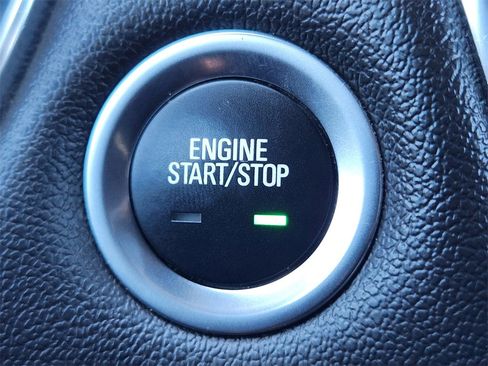 Used 2023 Chevrolet Traverse LT image 21